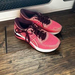 ASICS gel Nimbus 21 running shoes. Size 9